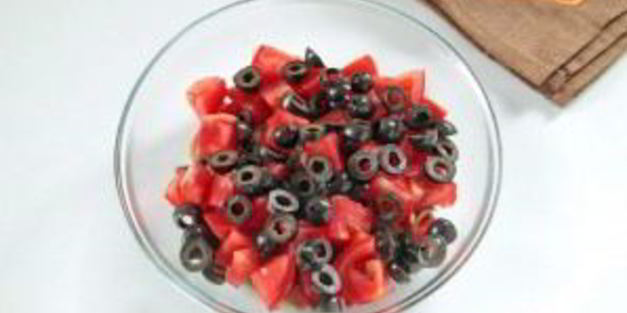 рулетики с томатами и грибами