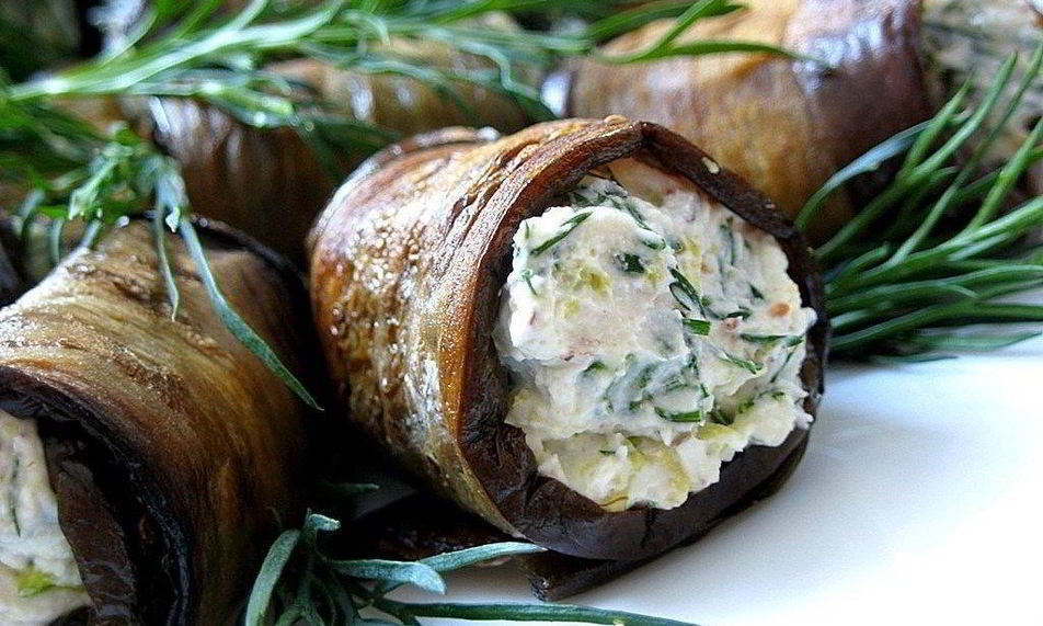 Рецепт рулеты из баклажанов с творожной начинкой