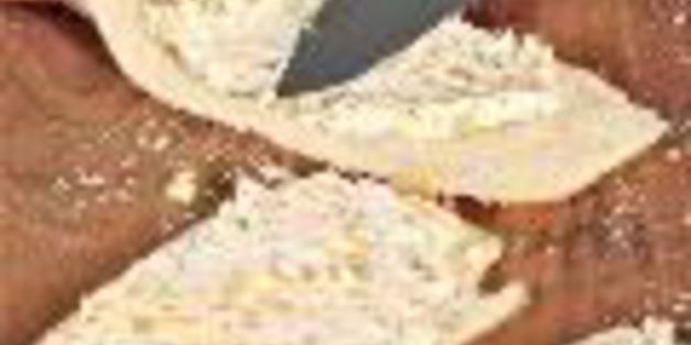 рулеты с тунцом, сыром и зеленью