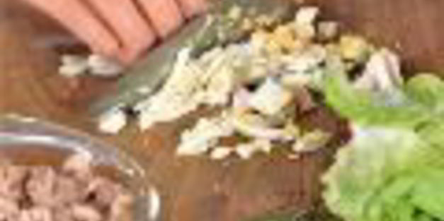 рулеты с тунцом, сыром и зеленью