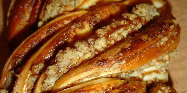 сдобный рулет из холодного дрожжевого теста