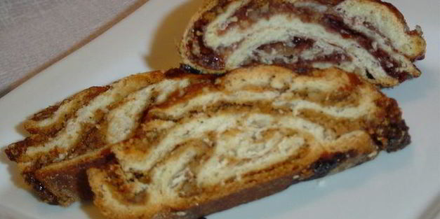 сдобный рулет из холодного дрожжевого теста