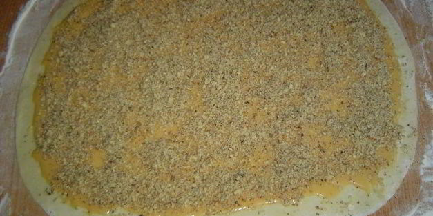 сдобный рулет из холодного дрожжевого теста