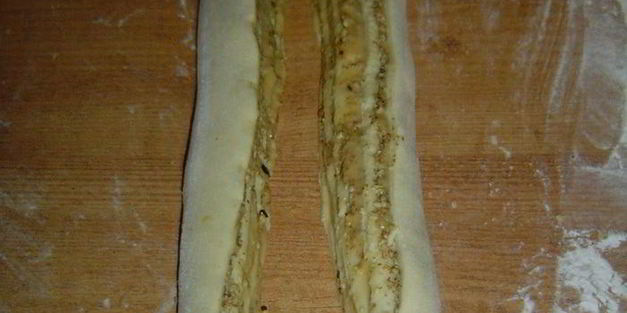 сдобный рулет из холодного дрожжевого теста