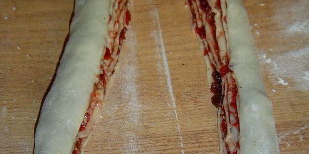 сдобный рулет из холодного дрожжевого теста