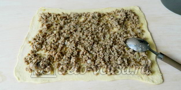 слоеный рулет с фаршем