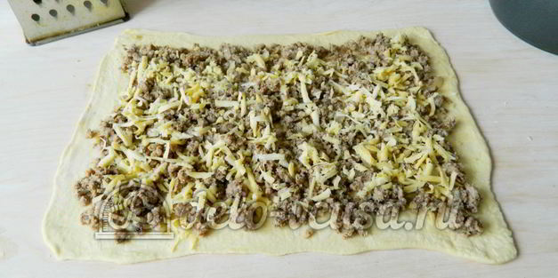 слоеный рулет с фаршем