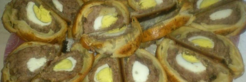 Слоеные рулетики из теста с мясом и яйцом