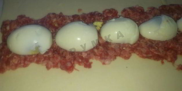 слоеные рулетики из теста с мясом и яйцом