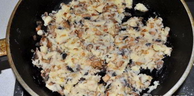 свиные рулетики с грибами и картошкой