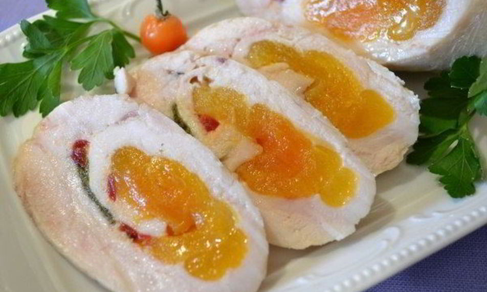 Рецепт закусочные рулетики из курицы с курагой