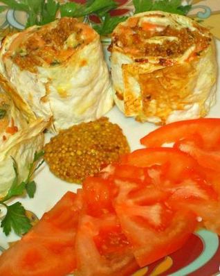 Запеченные рулеты с семгой из лаваша