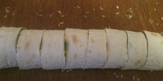 запеченные рулеты с семгой из лаваша