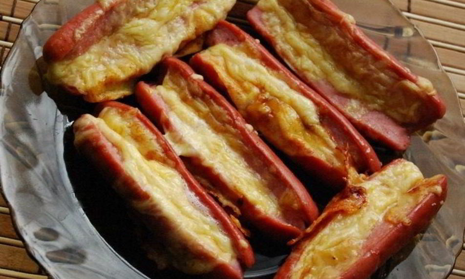 Рецепт сосиски, запеченные с сыром