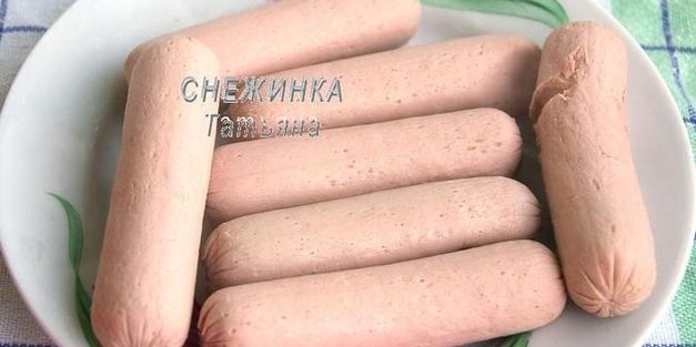 сосиски, запеченные в картофельном тесте