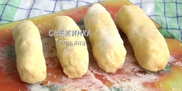 сосиски, запеченные в картофельном тесте