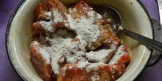 свиные ребрышки с баклажанами