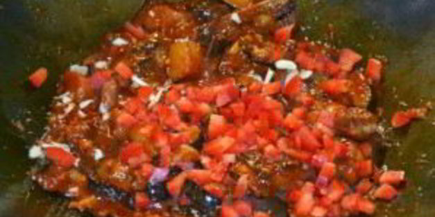 свиные ребрышки с баклажанами