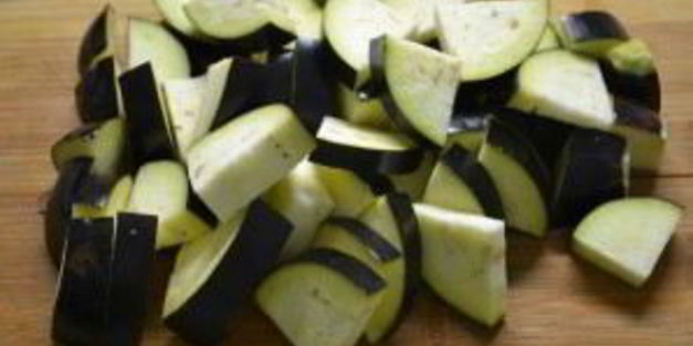 свиные ребрышки с баклажанами