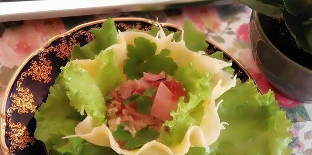 сырные корзиночки с салатом из тунца