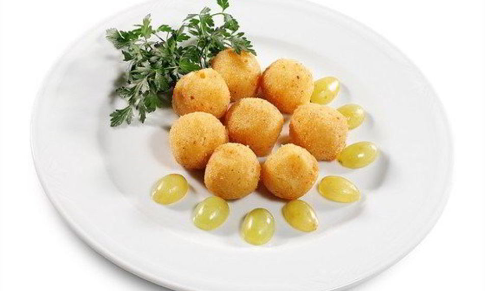 Рецепт сырные крокеты с миндалем и горчичным соусом