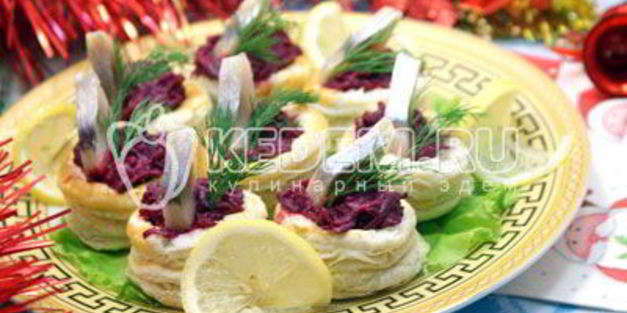 волованы со свеклой и сельдью