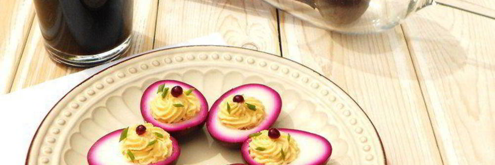 Яйца, маринованные в свекольном соке