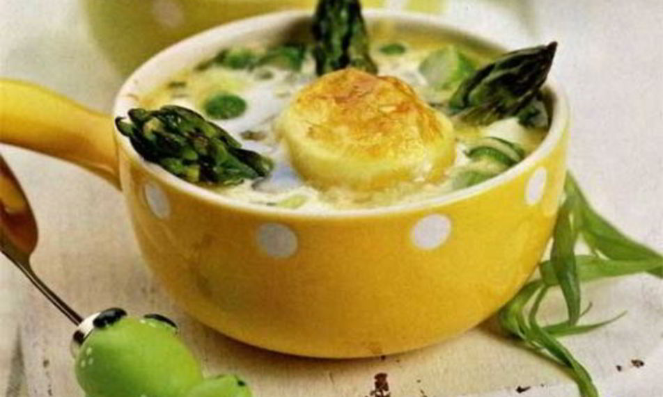 Рецепт яйца, запеченные со спаржей и зеленым горошком