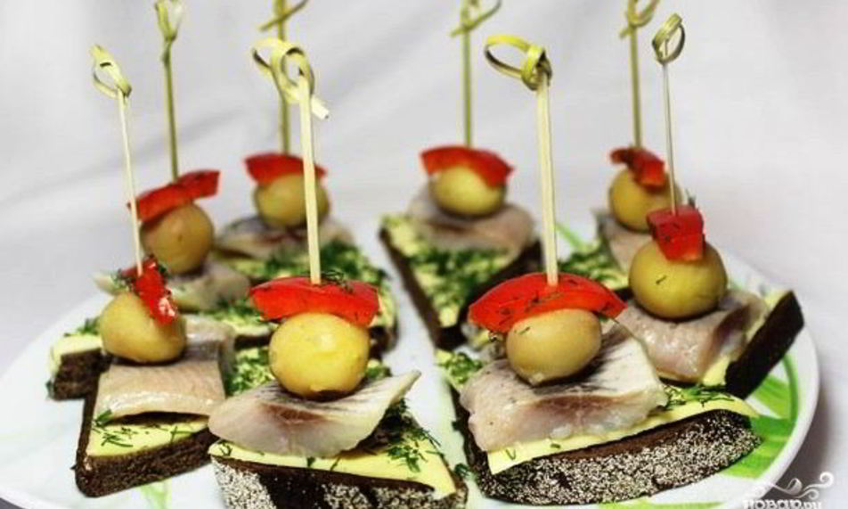 Рецепт закуска из черного хлеба с сельдью