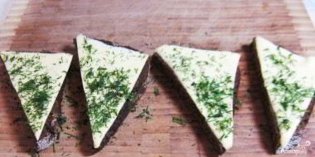 закуска из черного хлеба с сельдью