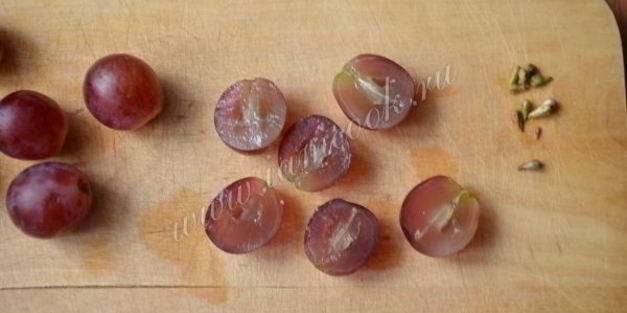 закуска из козьего сыра с виноградом