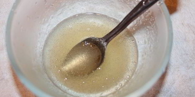 закуска из крабовых палочек в острой шубе из авокадо