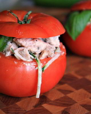 Закуска из куриной грудки в помидорках