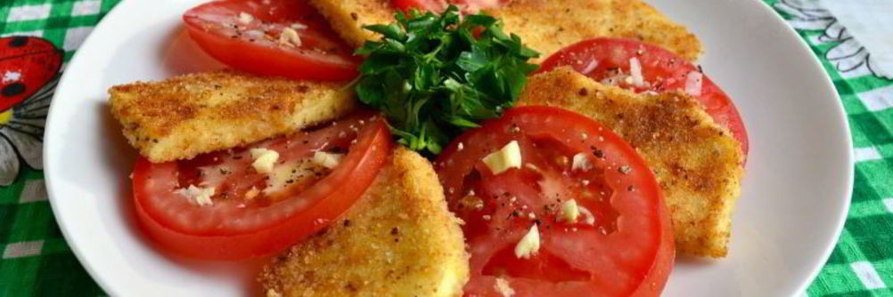 Закуска из помидоров и жареной брынзы