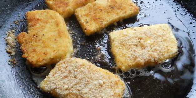 закуска из помидоров и жареной брынзы