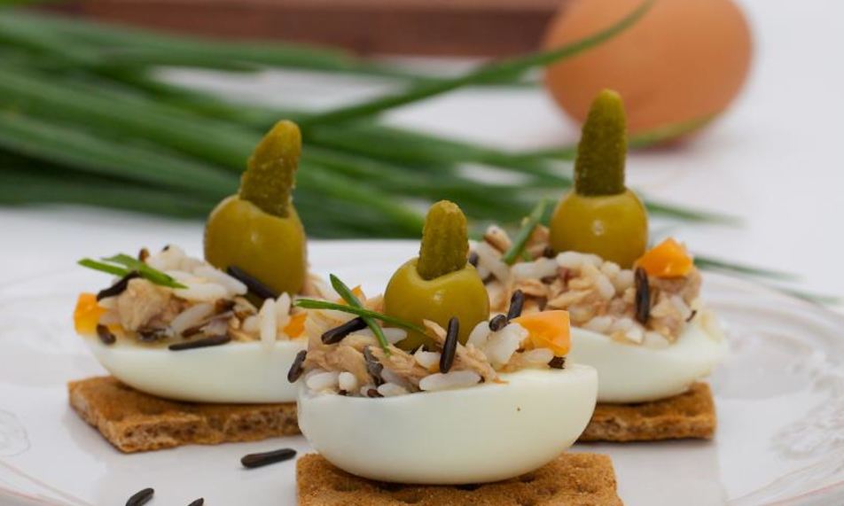 Рецепт закуска из разноцветного риса и яиц