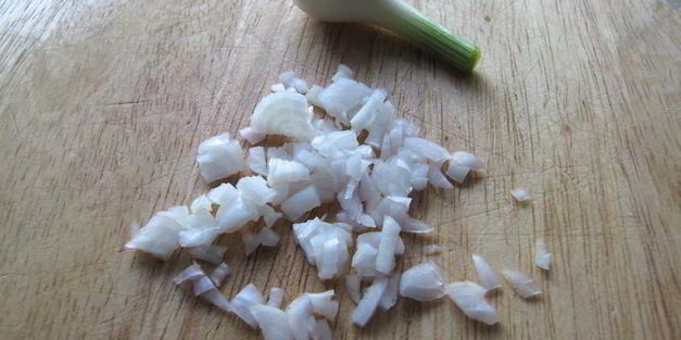 закуска из разноцветного риса и яиц