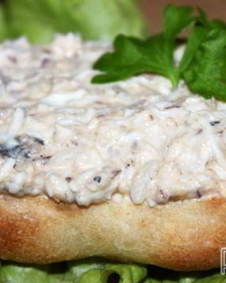 Закуска из рыбных консервов