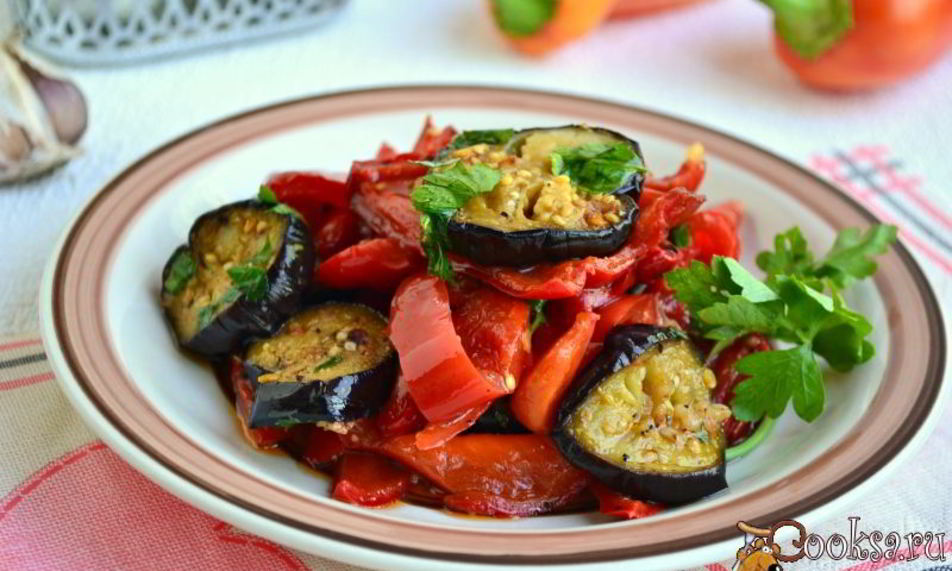 Рецепт закуска из жареного сладкого перца и баклажанов с чесноком