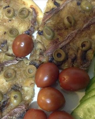 Закуска с оливками и анчоусами